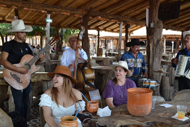 Full Day Tour to Tequila and Amatitán with Fun and Culture - Tequila town gives you 90 minutes to eat and look around