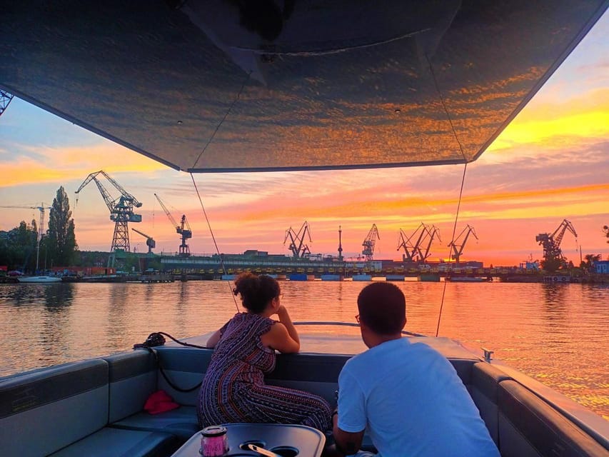 Gdańsk: Motława River Eco Cruise at Sunset with Prosecco - Meeting the boat near the marina