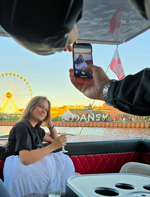 Gdańsk: Motława River Eco Cruise at Sunset with Prosecco - The first five minutes on the Motława