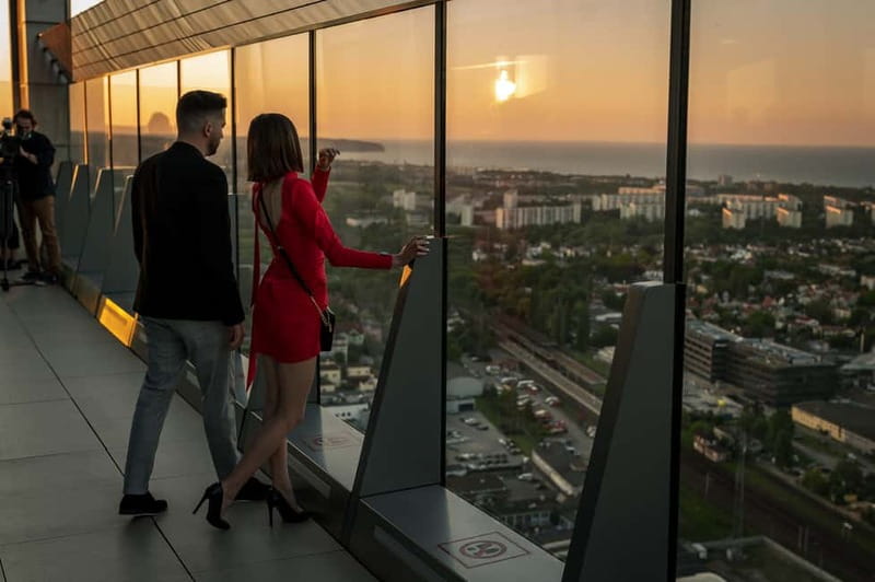 Gdańsk: Olivia Star Sky-High Views, Dinner, and Cocktails - What the Olivia Star experience really is