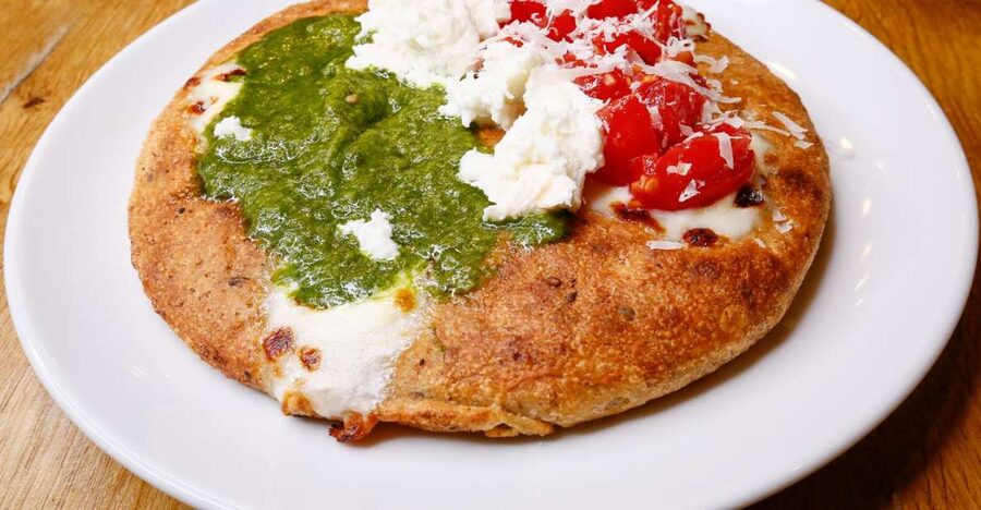Genoa: The Ultimate Traditional Food and Drinks Tour - The first stop: street food in the caruggi