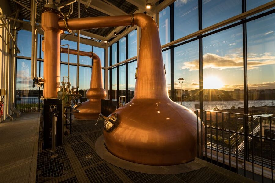 Glasgow: Clydeside Distillery Tour and Whisky Tasting - The whisky bar and shop after the tour