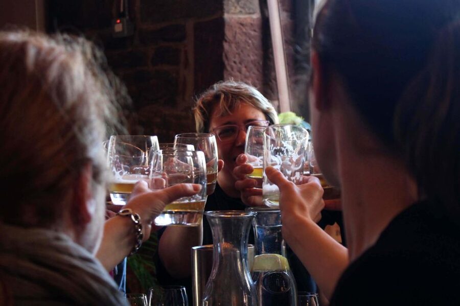 Glasgow: Pubs & History Guided Walking Tour with Beer - What the beer tasting actually teaches you