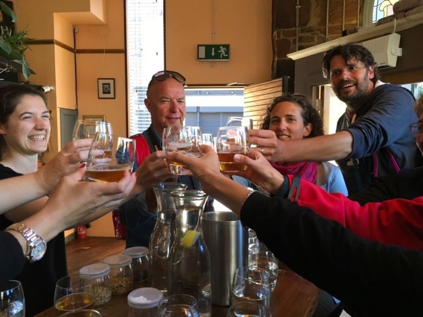 Glasgow: Pubs & History Guided Walking Tour with Beer - Starting at High Street and the old city core