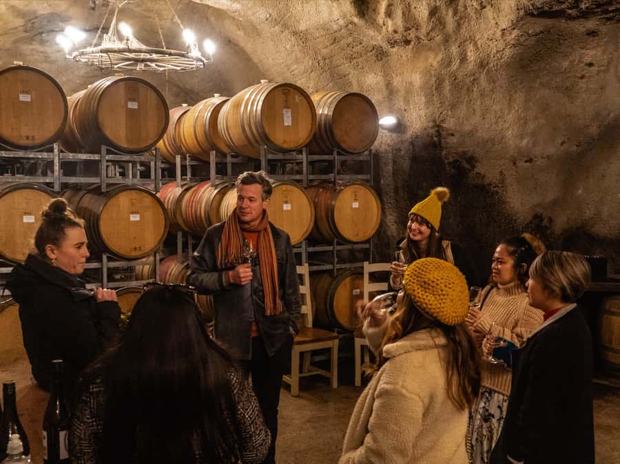 Gourmet Food and Wine Tour with Lunch and Wine Tastings - Cromwell and the five-dish wine-barrel lunch