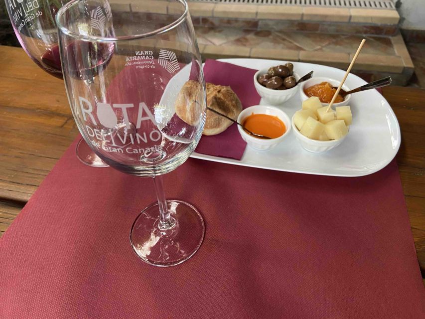 Gran Canaria: Best Wineries and Views Tour - A volcano viewpoint before the first pour