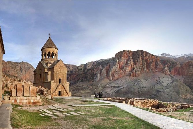 Group tour: Khor Virap, Noravank, Areni Winery and Cave - Noravank among red cliffs and ancient caves