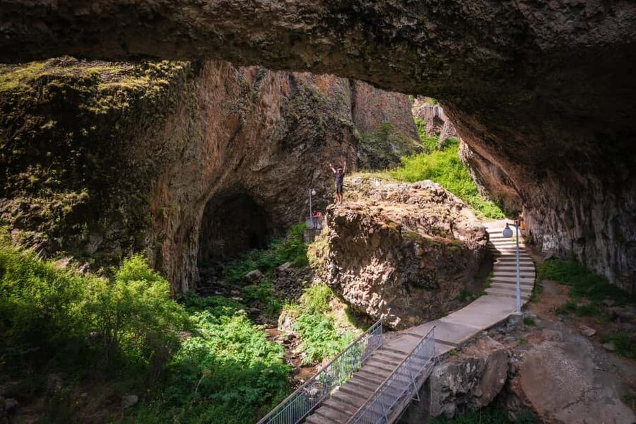 Group tour: Khor Virap, Noravank, Jermuk, Areni wine tasting - Areni wine tasting in Armenia’s wine country