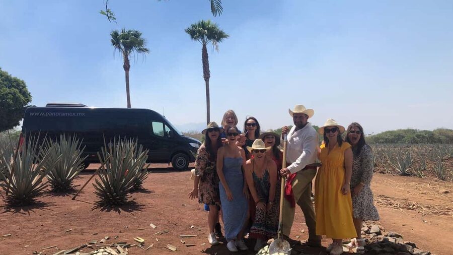 Guadalajara: Tequila Day Trip with Jose Cuervo Option - What the guides add to the day