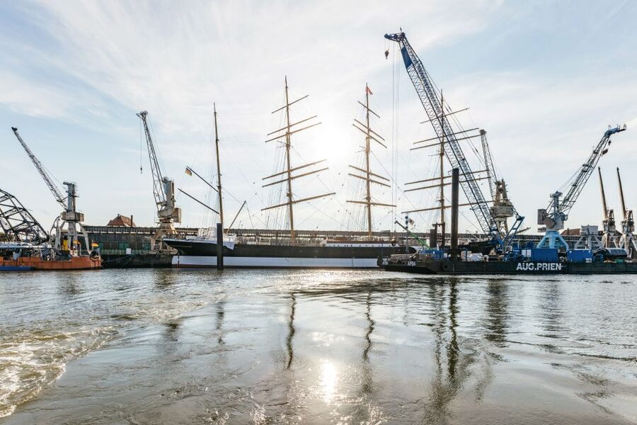 Hamburg: Harbor Cruise with Wine and Cheese - Open deck in summer, heated salon in winter