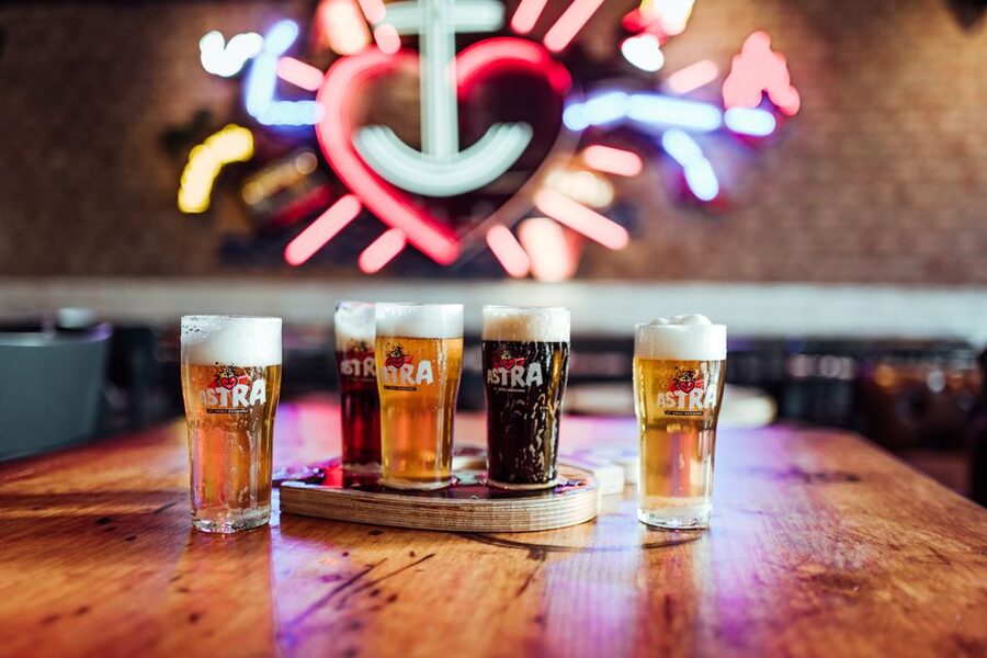 Hamburg: St. Pauli Breweries Walking Tour with Tastings - Starting by the Jetties at the Hard Rock Cafe