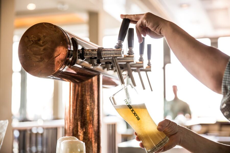 Hamburg: St. Pauli Breweries Walking Tour with Tastings - Timing, Walking, and Practical Comfort