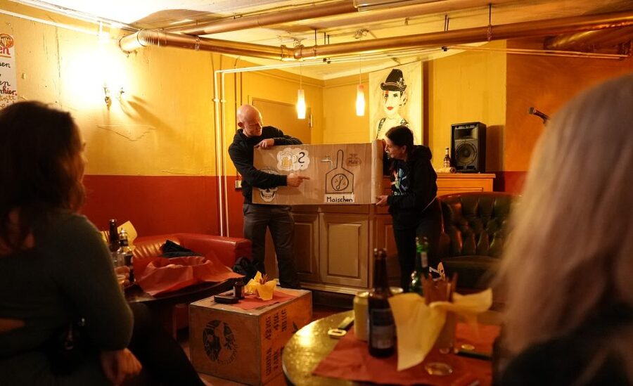 Hamburg: St. Pauli District and Beer Tour - Musikbar Eldorado offers a different kind of beer stop