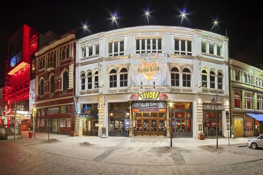 Hamburg: St. Pauli Highlights Guided Tour with Beer for 18+ - Key points at a glance