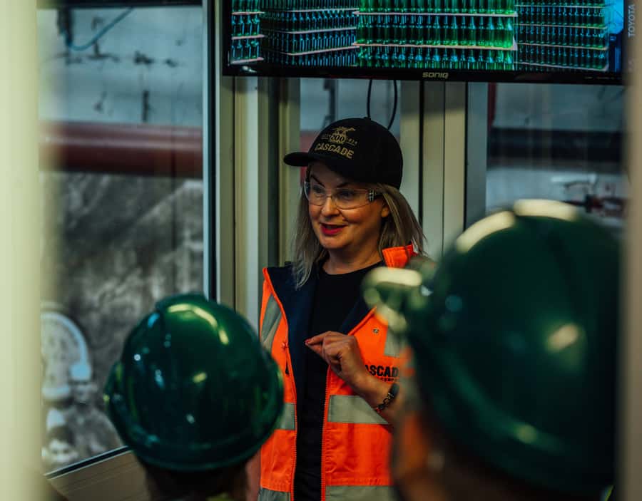 Hobart: Cascade Brewery Experience - Making use of the bar and heritage gardens