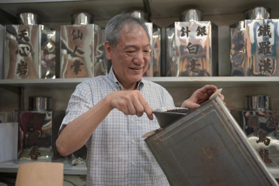 Hong Kong: Street Food Tasting Tour in Old Town Central - Wing Lok Street and Sheung Wan’s everyday food culture