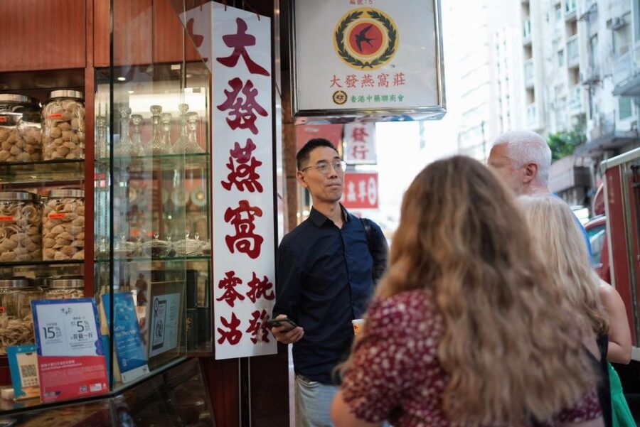 Hong Kong: Street Food Tasting Tour in Old Town Central - Sun Yuen Restaurant and the pleasure of familiar dishes
