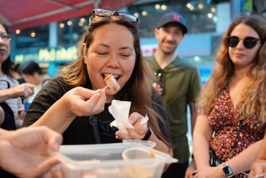 Hong Kong: Street Food Tasting Tour in Old Town Central - The Central-Mid-Levels Escalators without the usual rush