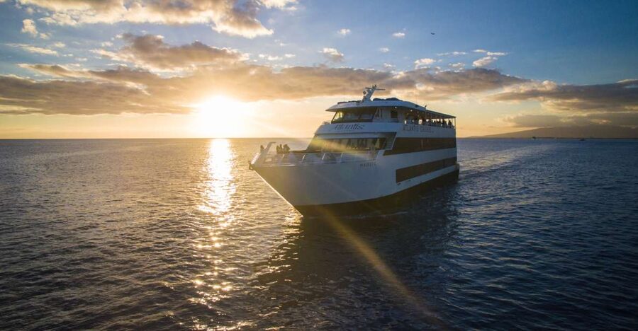 Honolulu: Waikiki Sunset and Cocktail Cruise - Open deck or air-conditioned lounge?