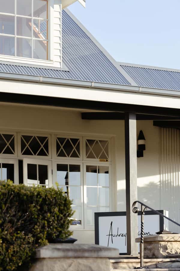 Hunter Valley: Wine Tour with 2-Course Lunch, Choc & Cheese - Lunch at a country manor