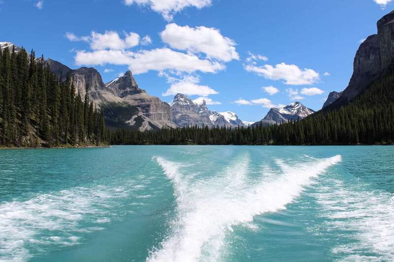 Jasper: Maligne Valley Wildlife & Spirit Island Cruise - Medicine Lake and the disappearing water