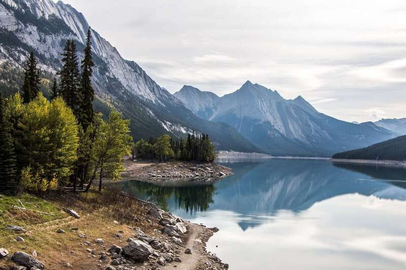Jasper: Maligne Valley Wildlife & Spirit Island Cruise - Timing, weather, and what to bring