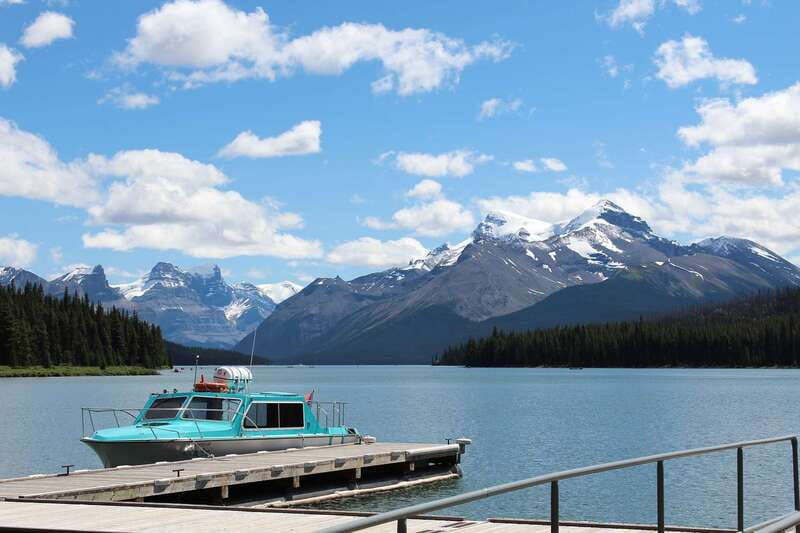 Jasper: Maligne Valley Wildlife & Spirit Island Cruise - The drive along Maligne Lake Road