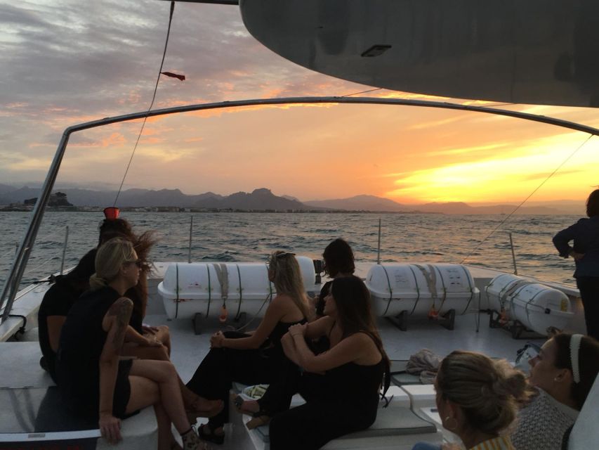Jávea: 90-Minute Sunset Cruise with Glass of Cava - Music, cava, and the mood on board