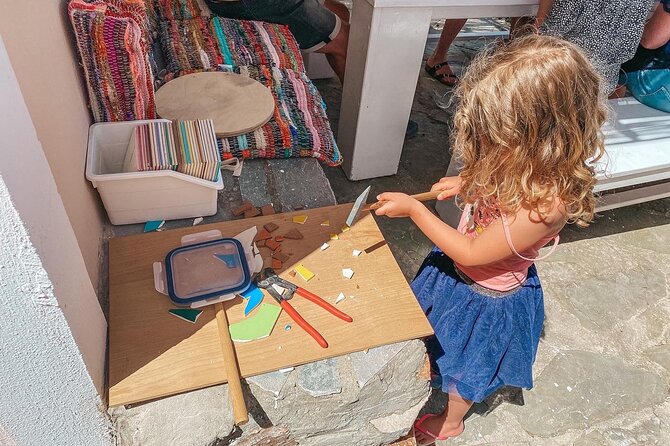 Karpathos Creative Workshop for Mosaic in the vineyard - Renate’s practical guidance