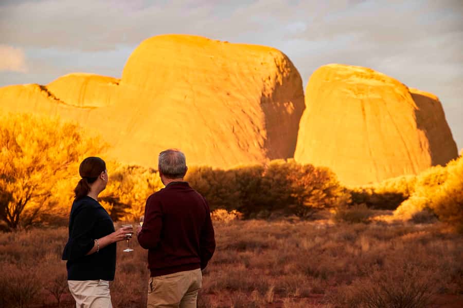 Kata Tjuṯa Sunset Tour with Sparkling Wine and Cheeseboard - Packing for a short desert evening