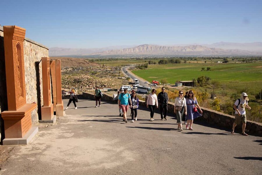 Khor Virap, Noravank and Birds' Cave Trip with Wine Tasting - Guides, vehicles, and the pace of the day