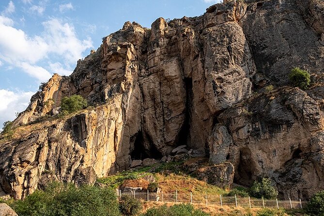 Khor Virap, Noravank & Birds' Cave Day Trip with Wine Tasting - Areni wine tasting and the Armenian table