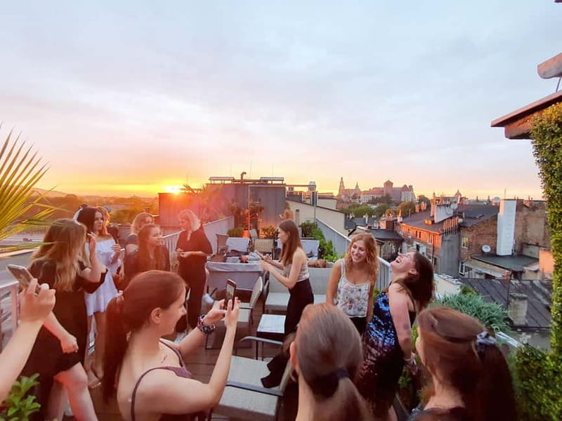 Krakow: Hidden Rooftop Bar Reservation with 1 Cocktail - Finding SIX behind the ordinary entrance