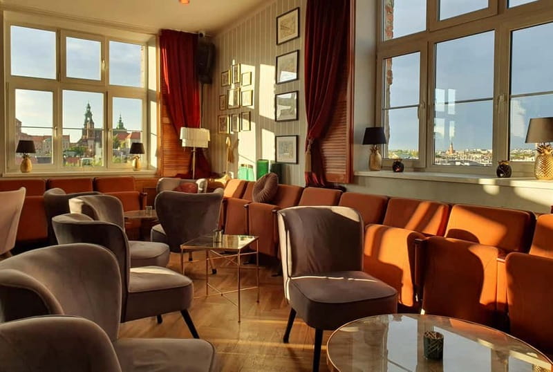 Krakow: Hidden Rooftop Bar Reservation with 1 Cocktail - Who will enjoy this reservation most