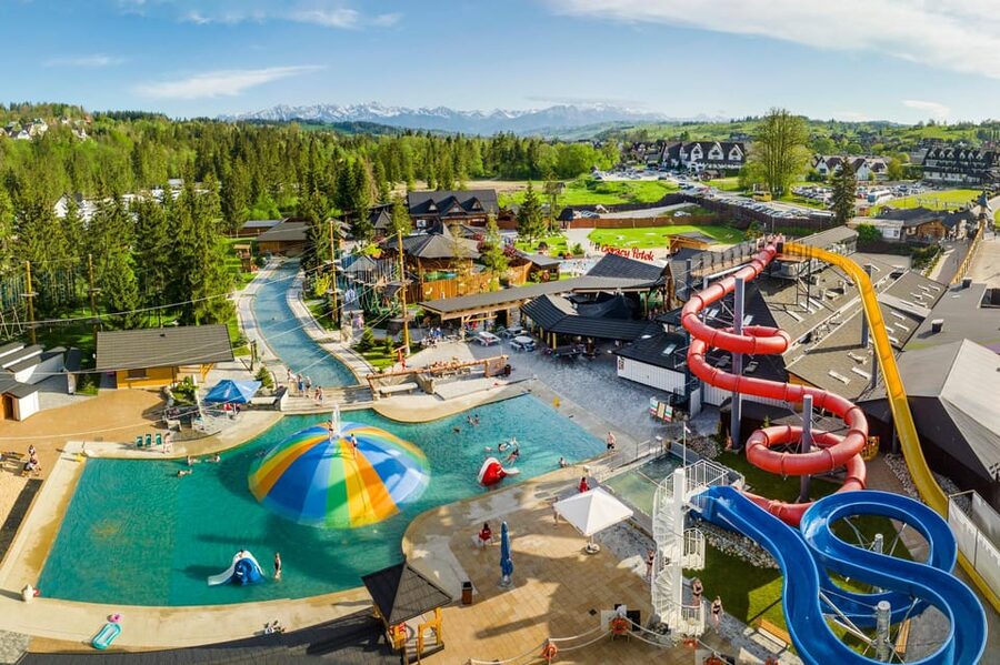 Krakow: Zakopane Cable Car, Vodka, Cheese & Hot Springs Tour - The guides and the way the day is run