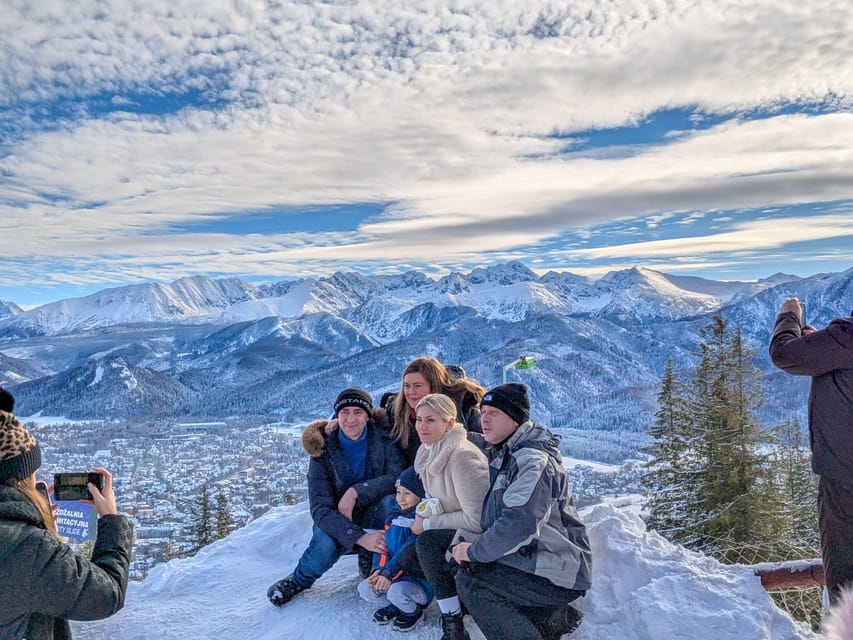 Krakow: Zakopane Cable Car, Vodka, Cheese & Hot Springs Tour - Chochołów and the first taste of Highlander life