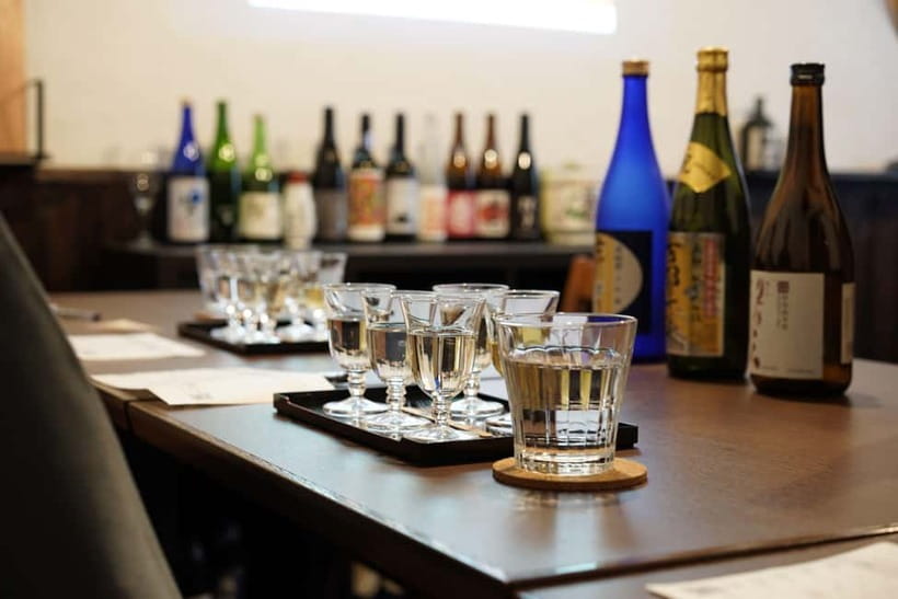 Kyoto: Insider Sake Experience with 7 Tastings and Snacks - The guides and the tone of the session