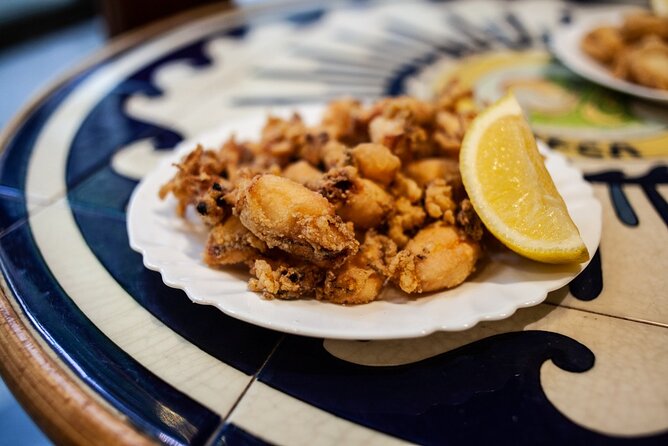 La Barceloneta Tapas & Wine & Drinks Tour in Barcelona - Bar Jai-Ca: the heart of the tasting