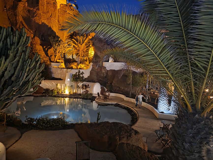 Lanzarote: Evening Tapas, Winery & Lagomar Experience - Why this evening tour works well
