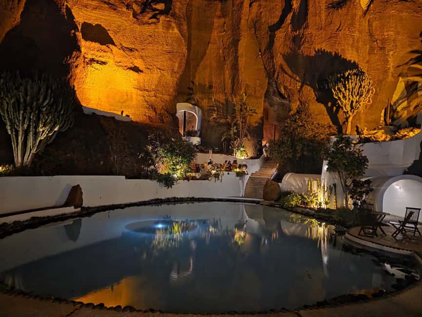 Lanzarote: Evening Tapas, Winery & Lagomar Experience - Lagomar after dark