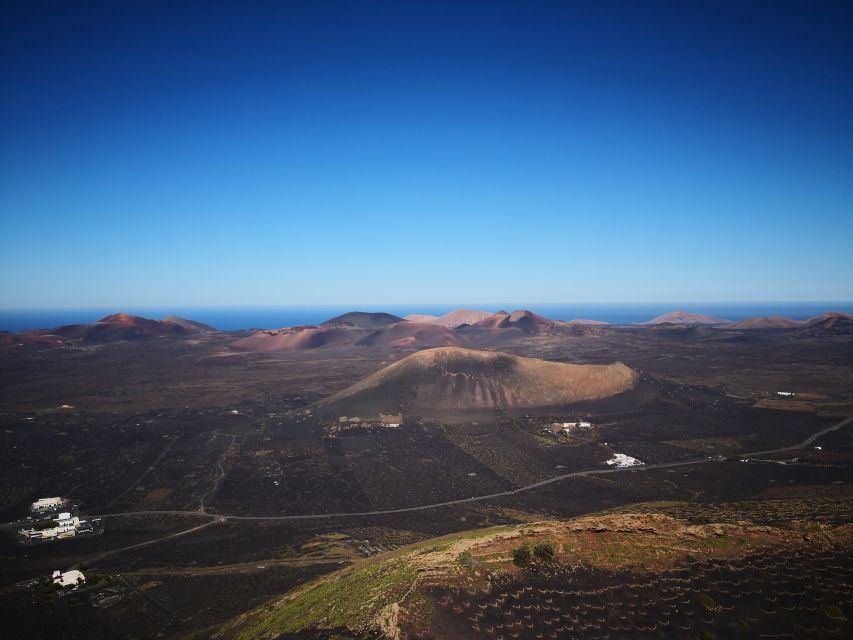 Lanzarote: La Geria Vineyards Hiking Tour - The 9-kilometer route through black ash and vines