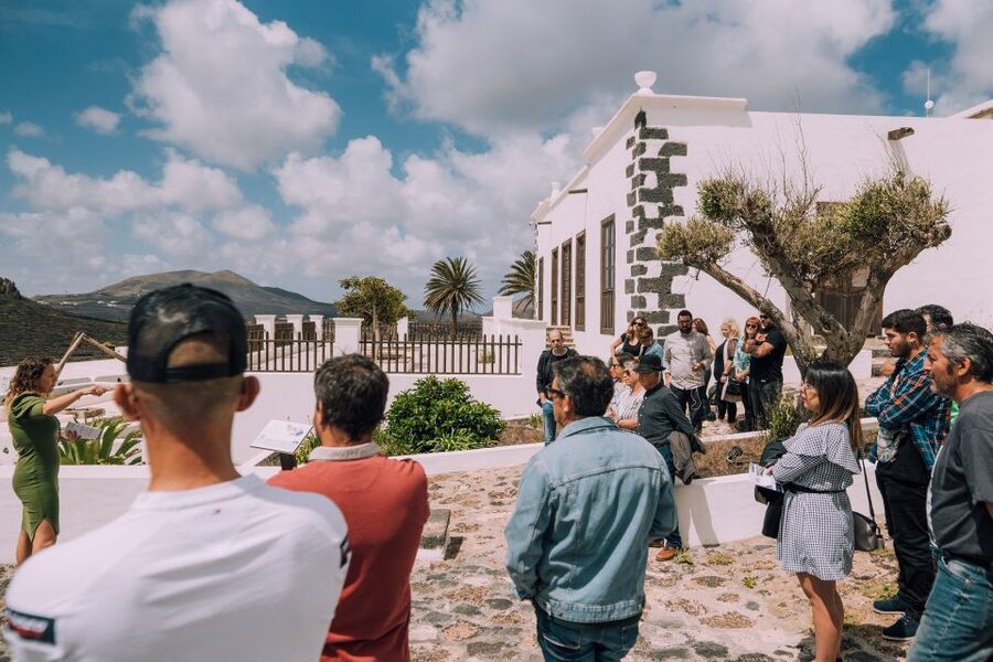 Lanzarote: Vineyard Tour with Wine and Chocolate Tasting - The final photographs and shopping stop