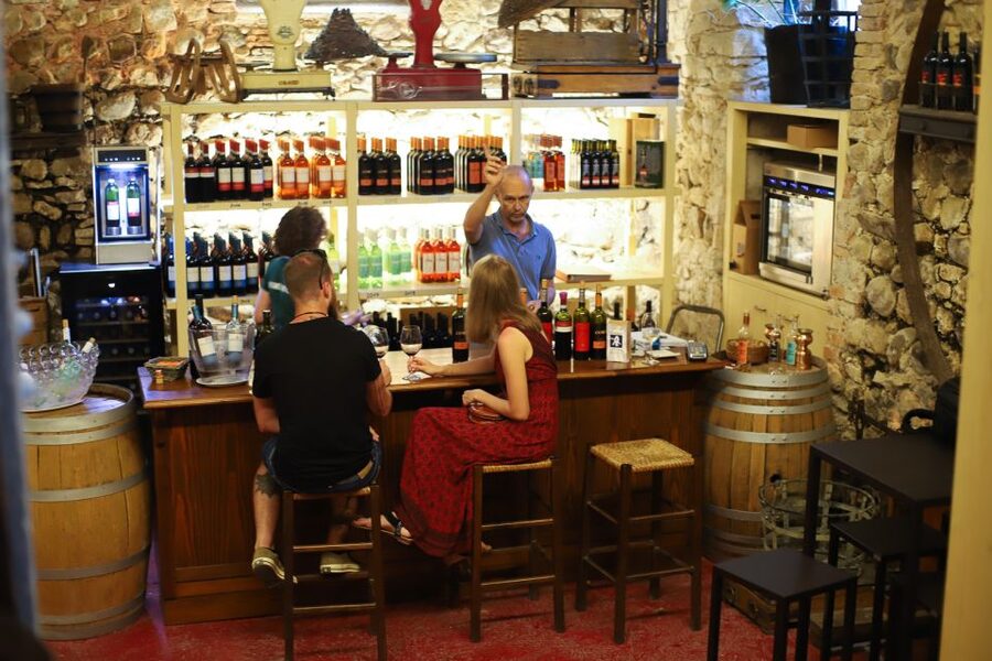 Lazise: Historical Center Wine Tasting Tour - Who will enjoy this tasting most?