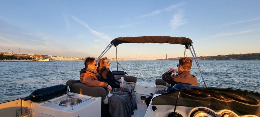 Lisbon: Boat Tour with Champagne - Seeing Lisbon from the Tagus instead of the pavement