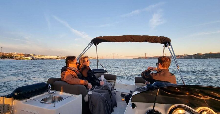 Lisbon: Boat Tour with Champagne - Historic ships and riverfront landmarks