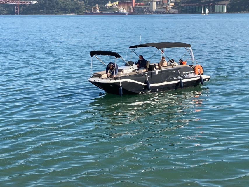 Lisbon: Boat Tour with Champagne - Meeting point and practical planning