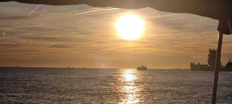 Lisbon: Boat Tour with Champagne - What you see between Belém and the south bank