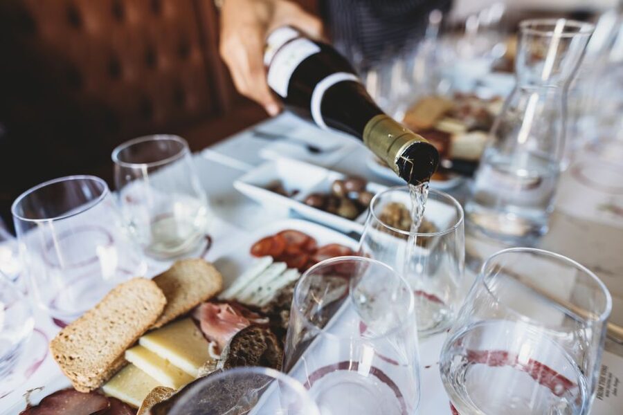Lisbon: Portuguese Wine and Cheese Tasting with Lunch - Six regions in two hours