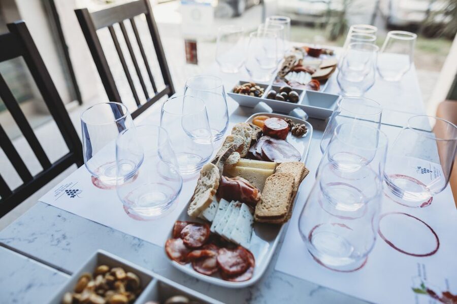 Lisbon: Portuguese Wine and Cheese Tasting with Lunch - Starting inside From The Vine