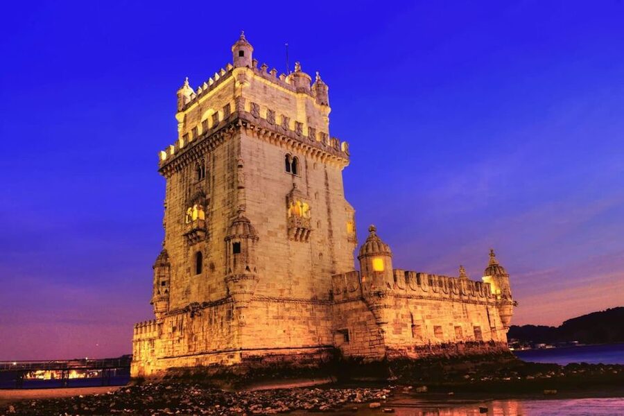 Lisbon: Sailboat Tour w/ Local Guide and Open Bar Green Wine - Vinho Verde, music, and the right kind of open bar